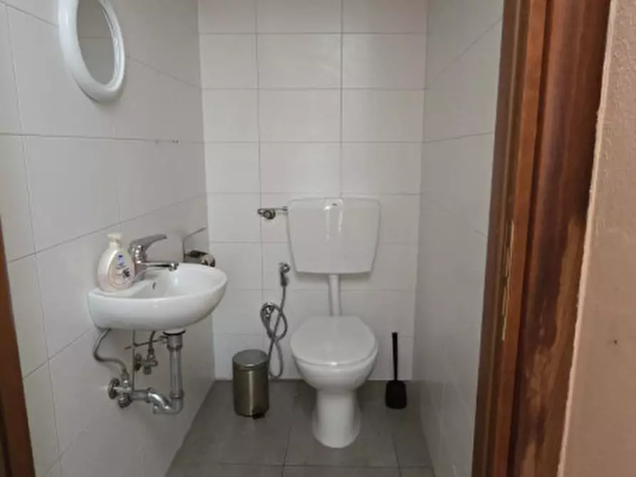 Immagine 9 di Negozio in affitto  a Polesella