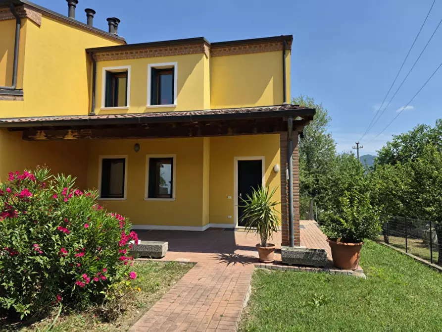 Immagine 1 di Casa bifamiliare in vendita  in via vo' di sotto a Vo