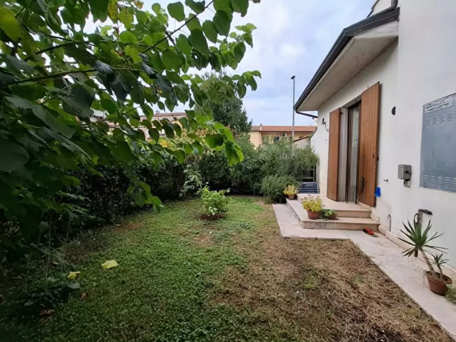 Immagine 1 di Villetta a schiera in vendita  a Verona
