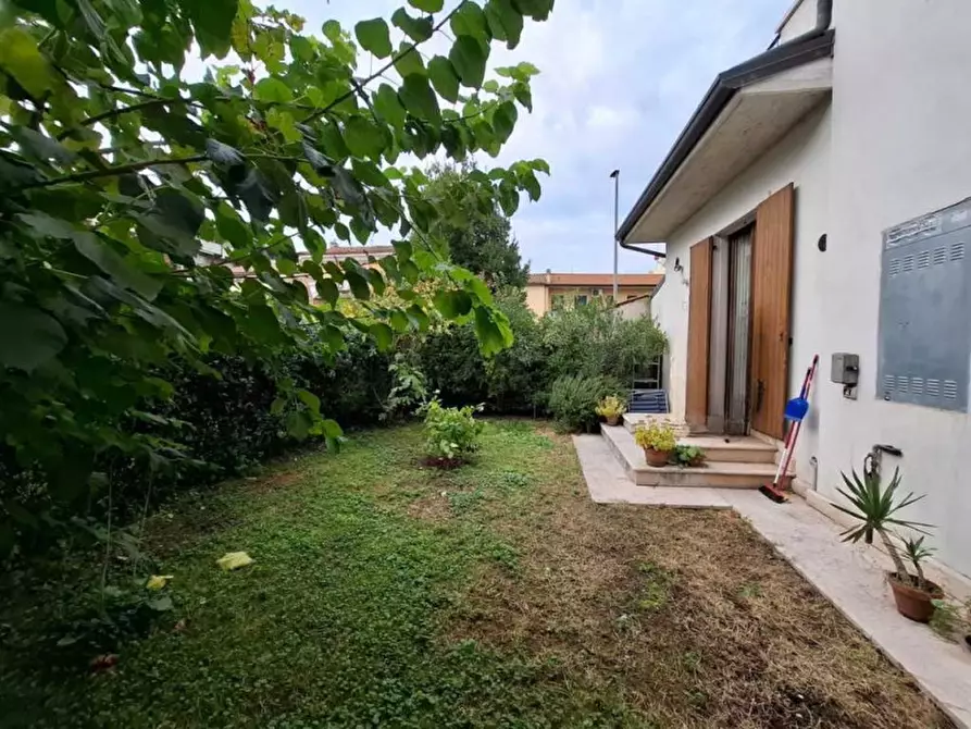Immagine 13 di Villetta a schiera in vendita  a Verona