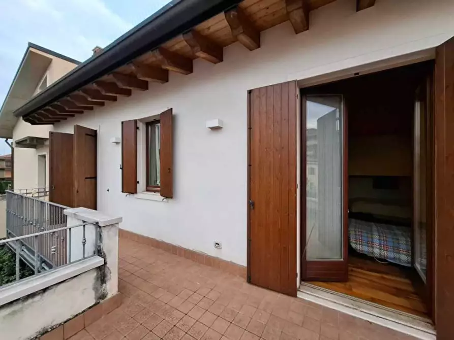 Immagine 28 di Villetta a schiera in vendita  a Verona