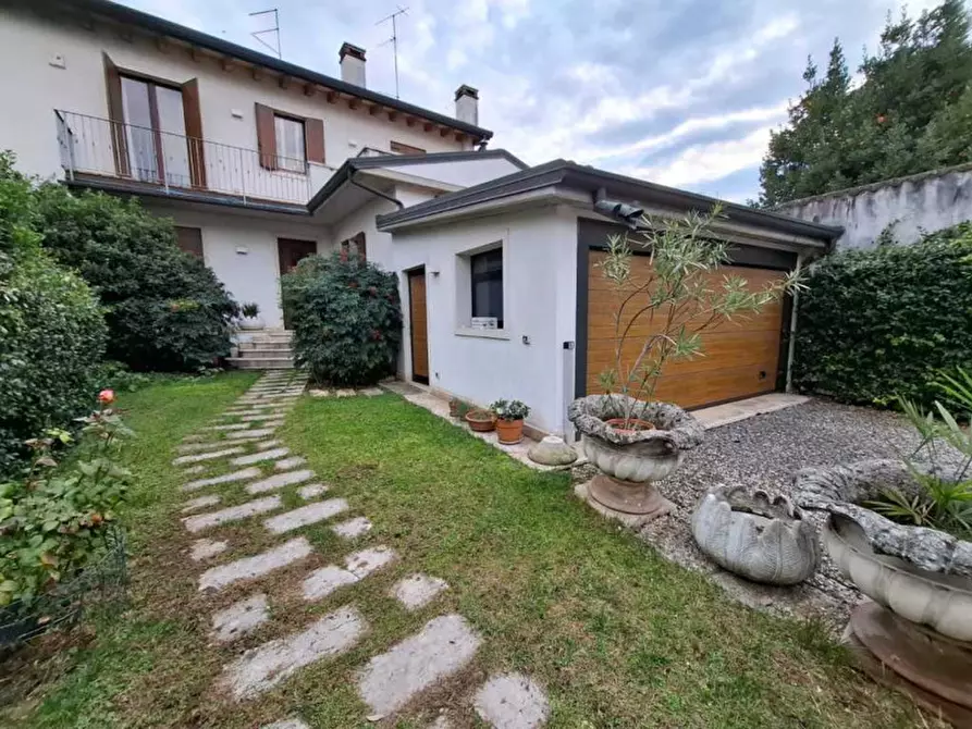 Immagine 36 di Villetta a schiera in vendita  a Verona