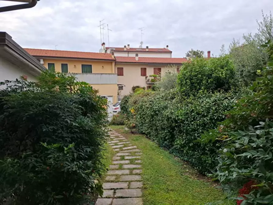 Immagine 39 di Villetta a schiera in vendita  a Verona