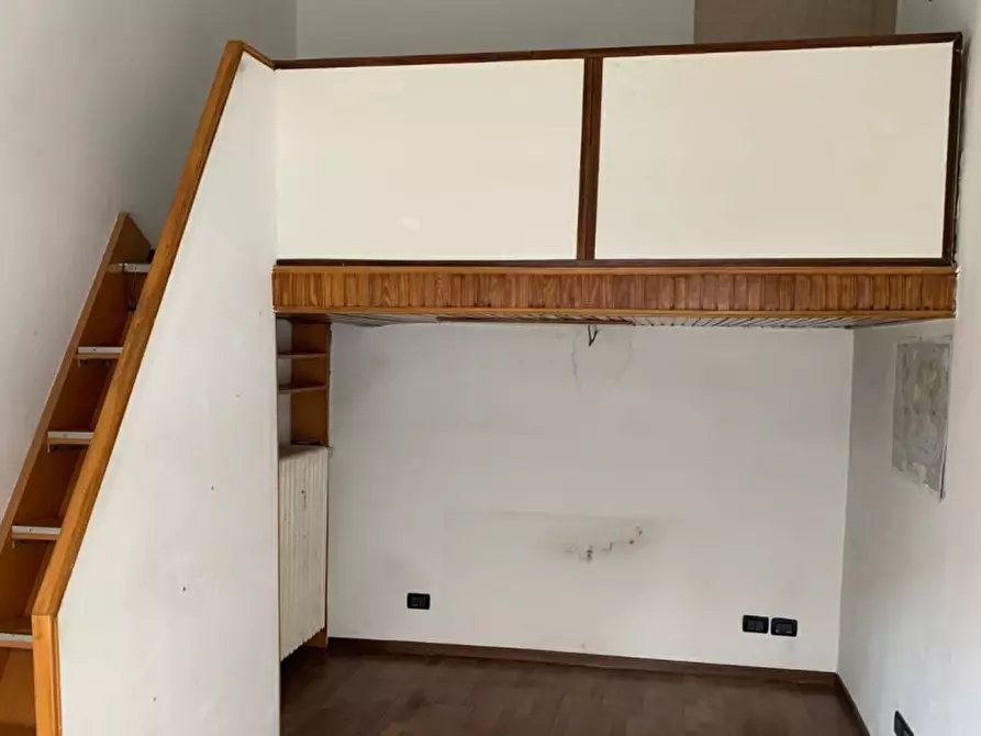 Immagine 2 di Negozio in vendita  in Via Valdieri 13/B a Torino