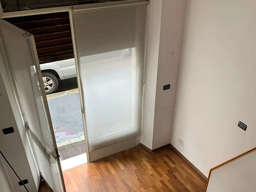 Immagine 3 di Negozio in vendita  in Via Valdieri 13/B a Torino