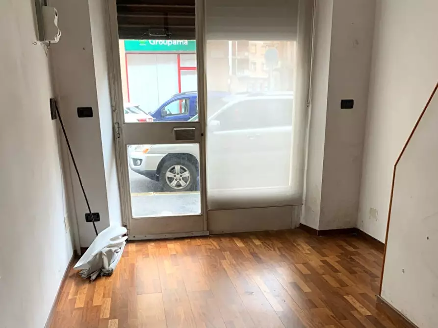 Immagine 5 di Negozio in vendita  in Via Valdieri 13/B a Torino