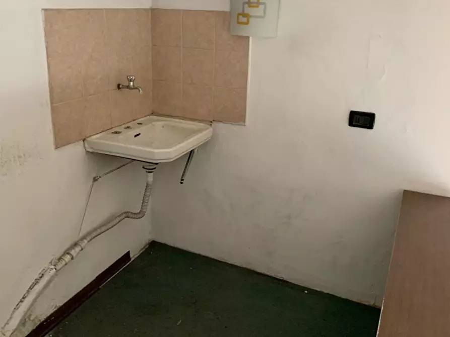 Immagine 6 di Negozio in vendita  in Via Valdieri 13/B a Torino