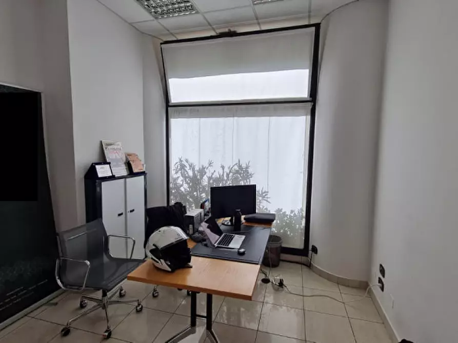 Immagine 8 di Ufficio in affitto  in Via Valenza a Milano