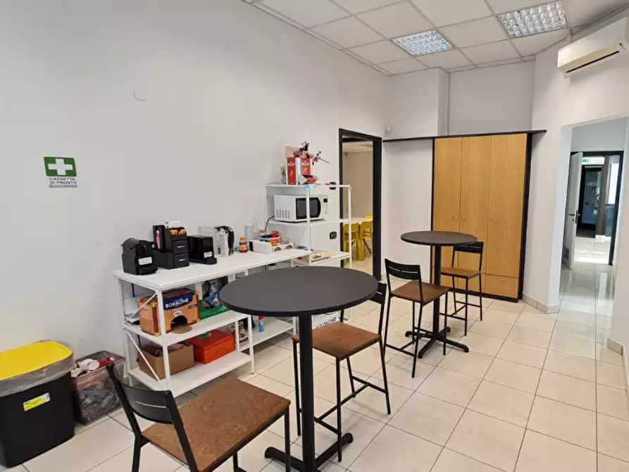 Immagine 11 di Ufficio in affitto  in Via Valenza a Milano