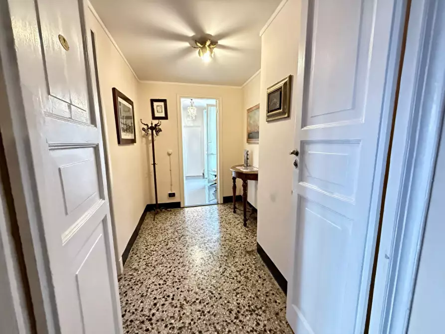 Immagine 3 di Appartamento in vendita  in via della maddalena a Genova
