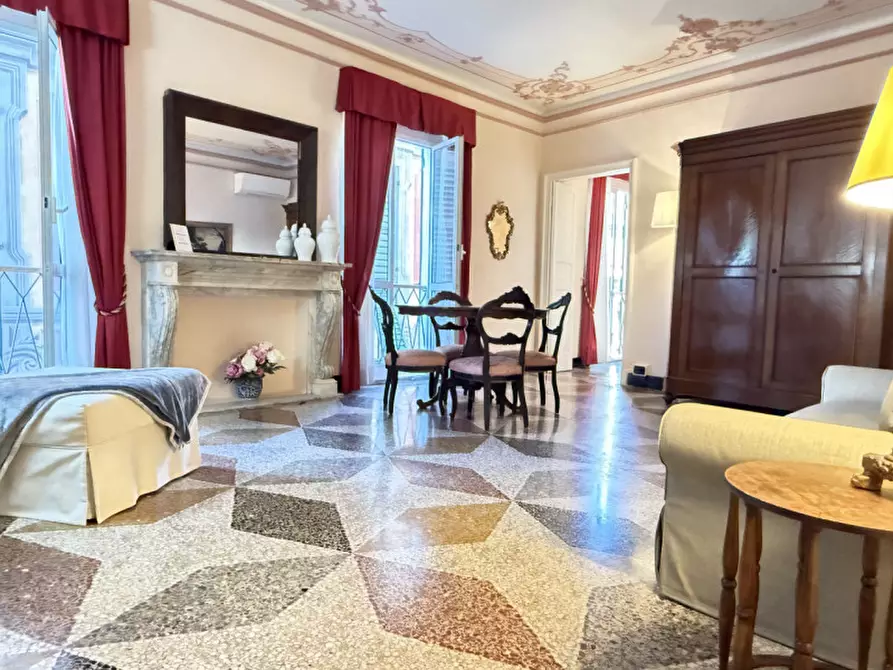 Immagine 4 di Appartamento in vendita  in via della maddalena a Genova