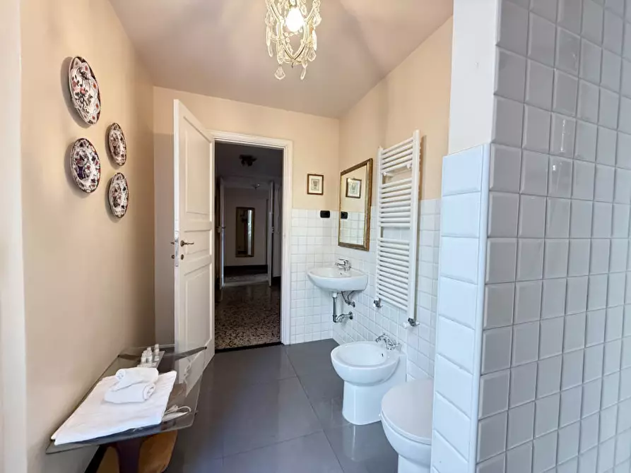 Immagine 9 di Appartamento in vendita  in via della maddalena a Genova