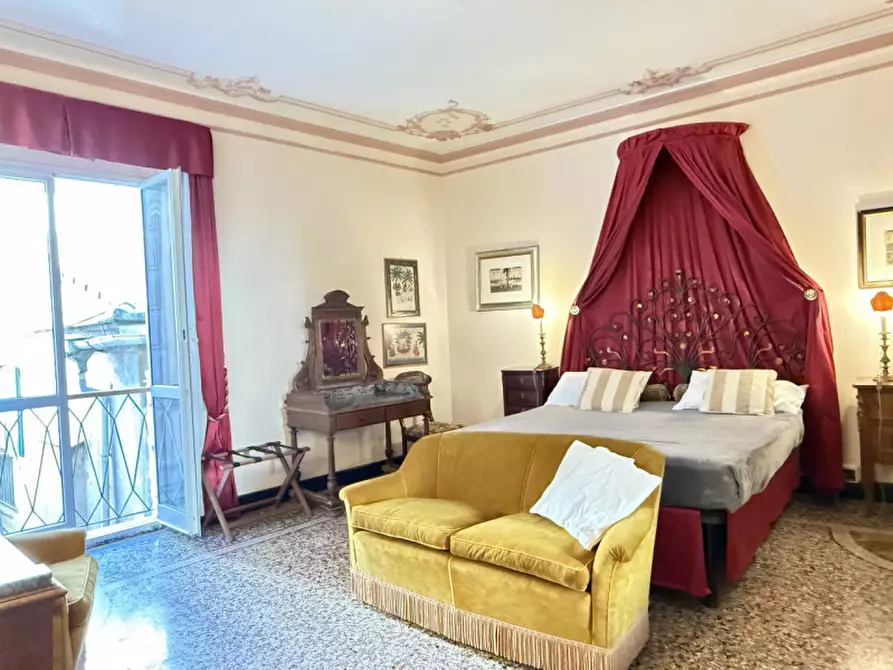 Immagine 10 di Appartamento in vendita  in via della maddalena a Genova