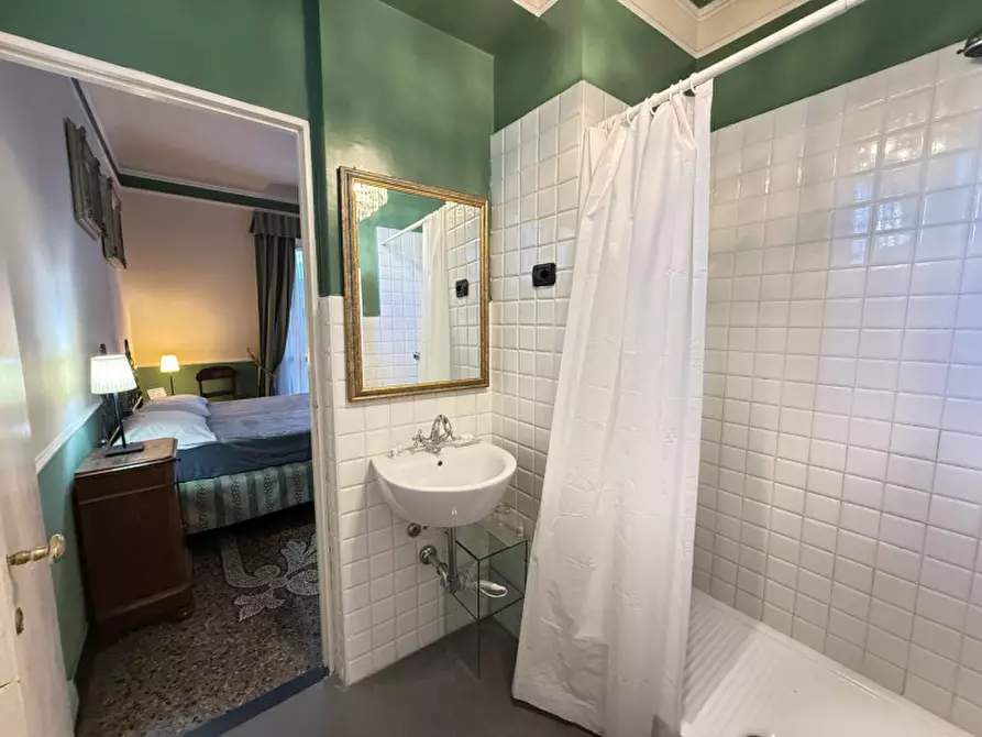 Immagine 17 di Appartamento in vendita  in via della maddalena a Genova