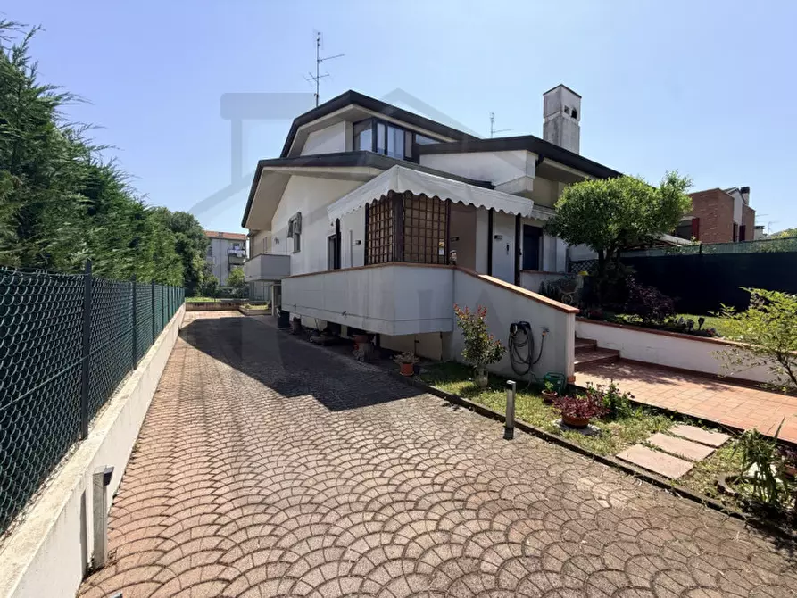 Immagine 29 di Casa bifamiliare in vendita  in Via Enrico Bernardi a Abano Terme