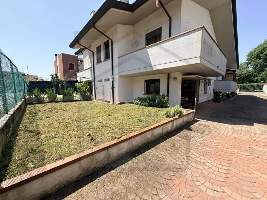 Immagine 30 di Casa bifamiliare in vendita  in Via Enrico Bernardi a Abano Terme