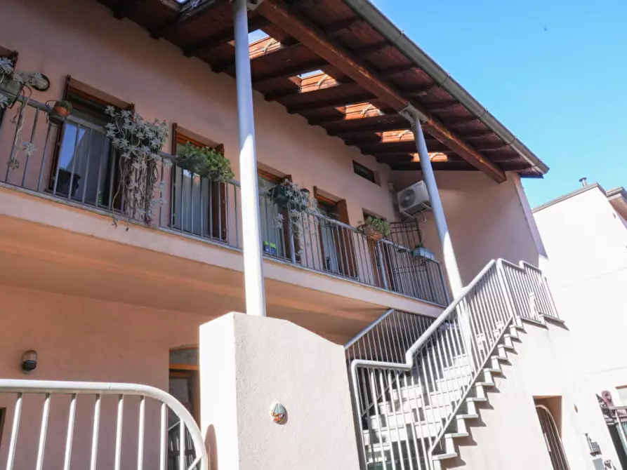 Immagine 1 di Casa indipendente in vendita  in Via Silvio Pellico 4 a Albiate