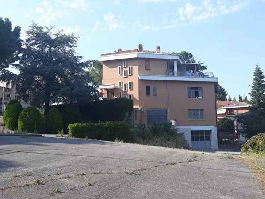 Immagine 4 di Attività commerciale in vendita  in VIA ROMA a Macerata