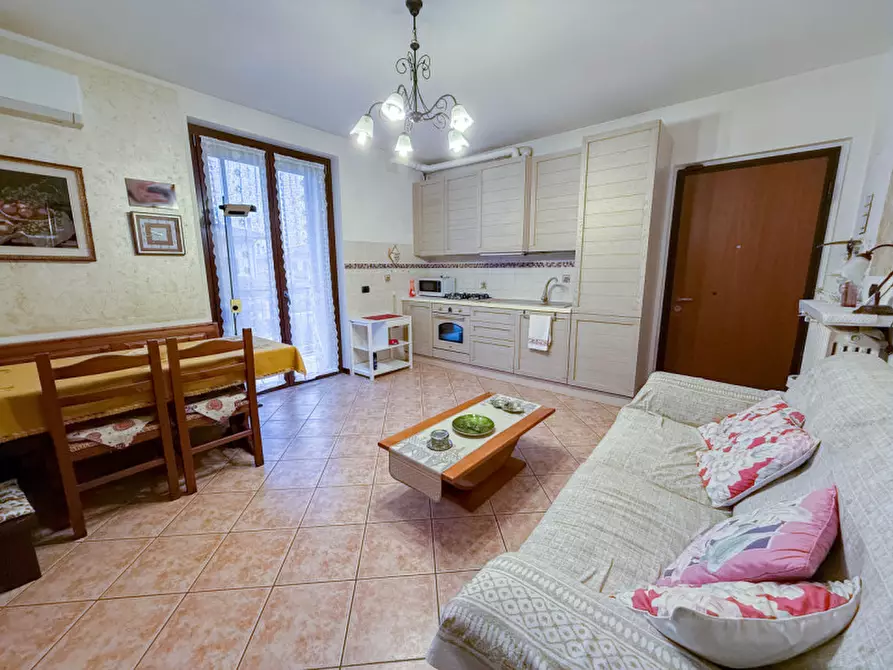 Immagine 2 di Appartamento in vendita  a Casorate Primo