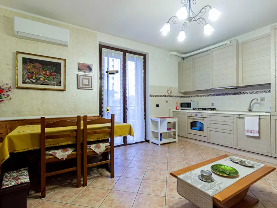 Immagine 5 di Appartamento in vendita  a Casorate Primo