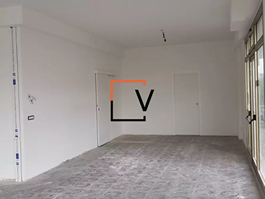 Immagine 1 di Negozio in vendita  in Via Leopardi a Preganziol