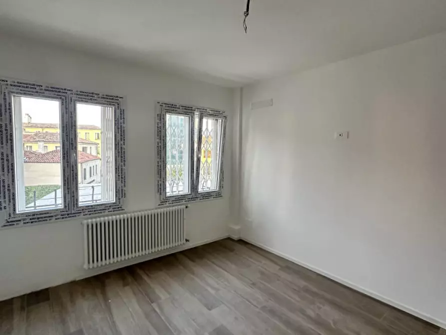 Immagine 2 di Appartamento in vendita  in Via Alessandro Poerio a Venezia