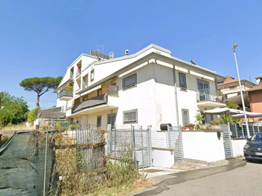 Immagine 12 di Appartamento in vendita  in VIA MADIGNANO a Roma