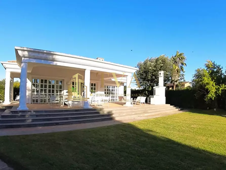 Immagine 2 di Villa in vendita  in Via Zenone di Elea a Roma