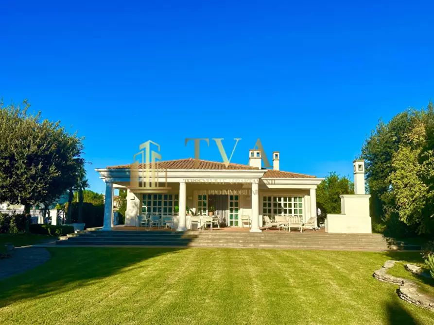 Immagine 4 di Villa in vendita  in Via Zenone di Elea a Roma