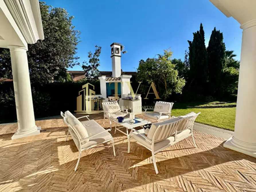 Immagine 5 di Villa in vendita  in Via Zenone di Elea a Roma