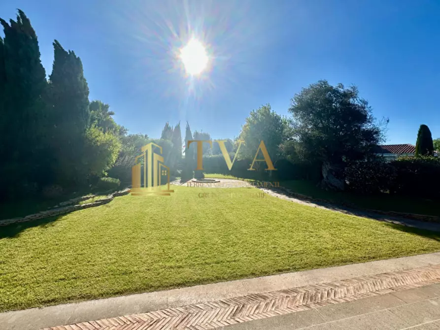 Immagine 9 di Villa in vendita  in Via Zenone di Elea a Roma