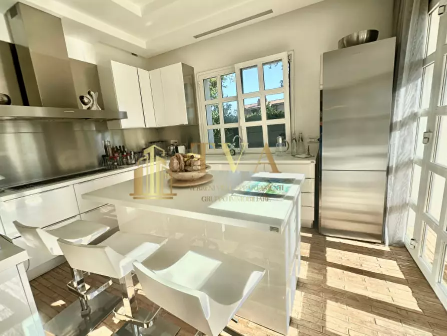 Immagine 12 di Villa in vendita  in Via Zenone di Elea a Roma