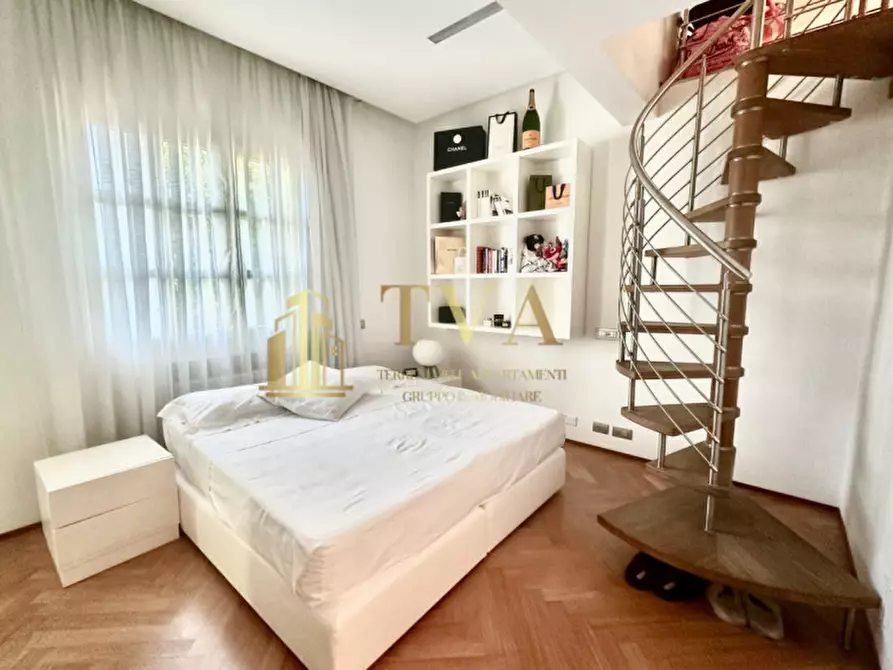 Immagine 18 di Villa in vendita  in Via Zenone di Elea a Roma