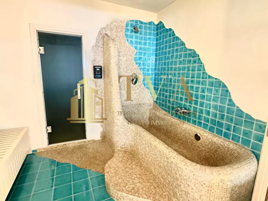 Immagine 21 di Villa in vendita  in Via Zenone di Elea a Roma