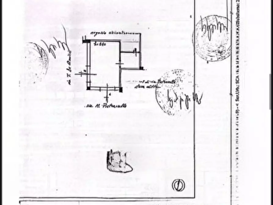 Immagine 19 di Negozio in vendita  in Via Tommaso De Amicis a Napoli