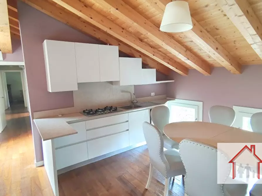 Immagine 2 di Attico in vendita  in via del Medico a Volpago Del Montello