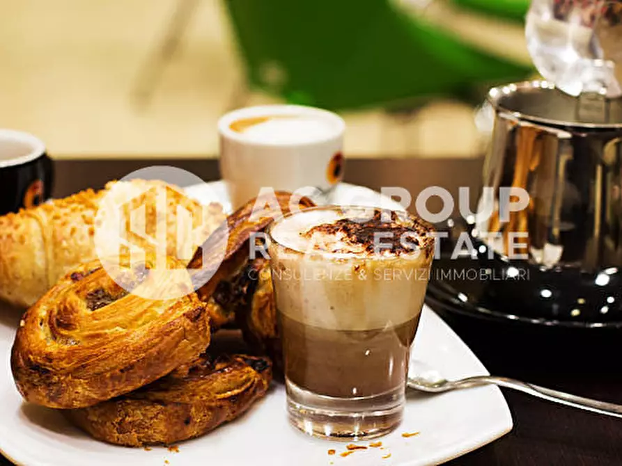 Immagine 2 di Attività commerciale in vendita  in Via Piave a Rovello Porro