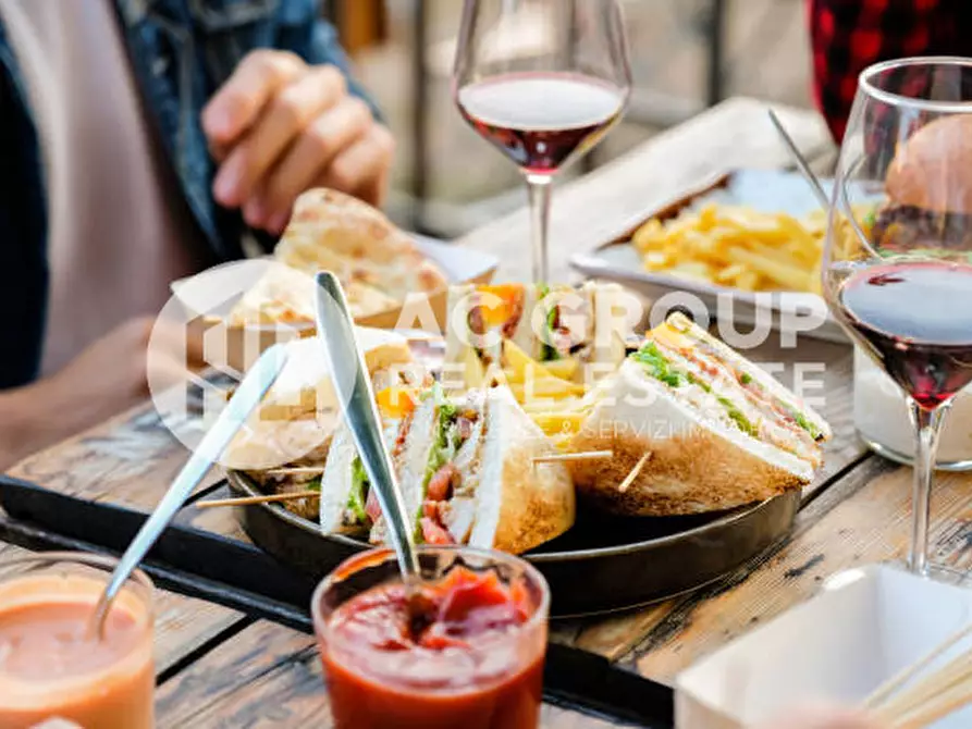 Immagine 3 di Attività commerciale in vendita  in Via Piave a Rovello Porro