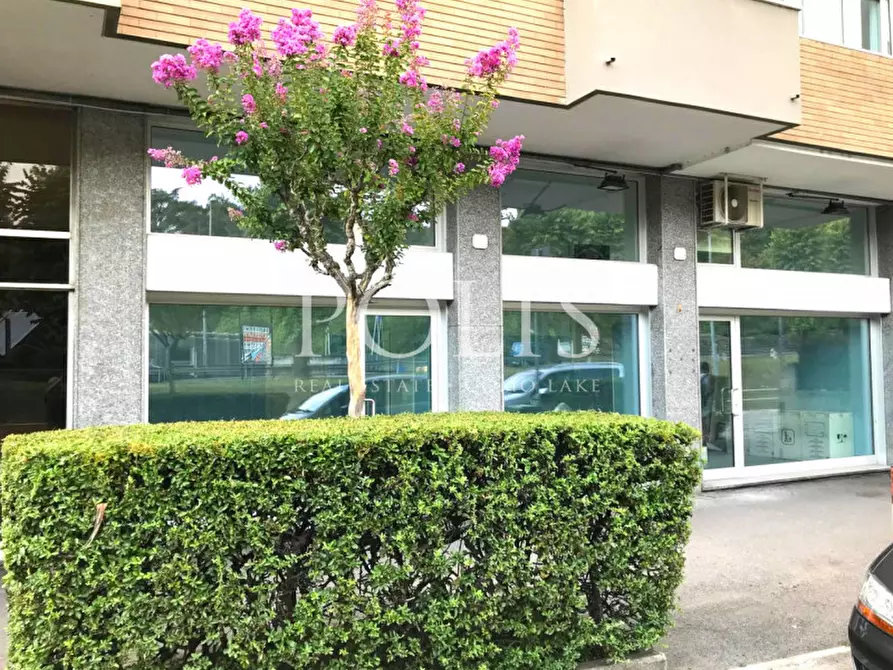 Immagine 1 di Negozio in vendita  in Via Piave a Como