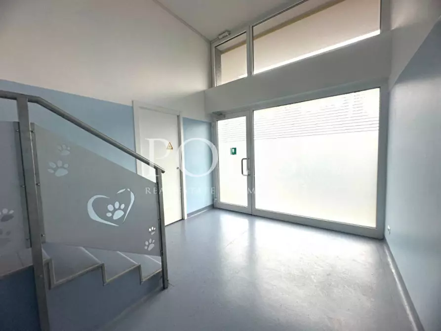 Immagine 3 di Negozio in vendita  in Via Piave a Como