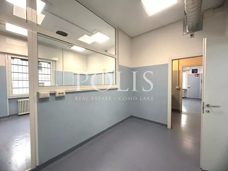 Immagine 7 di Negozio in vendita  in Via Piave a Como