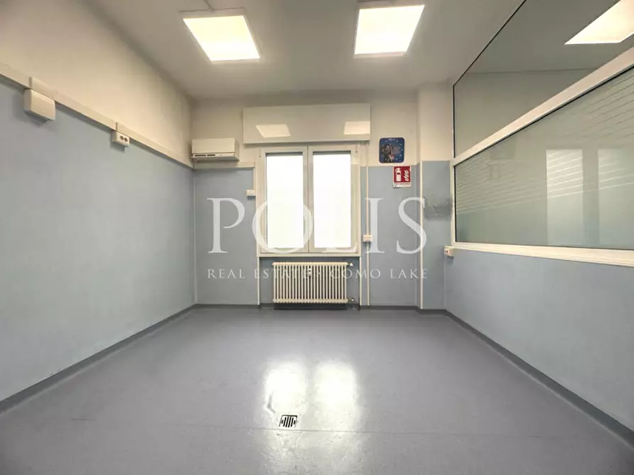 Immagine 9 di Negozio in vendita  in Via Piave a Como