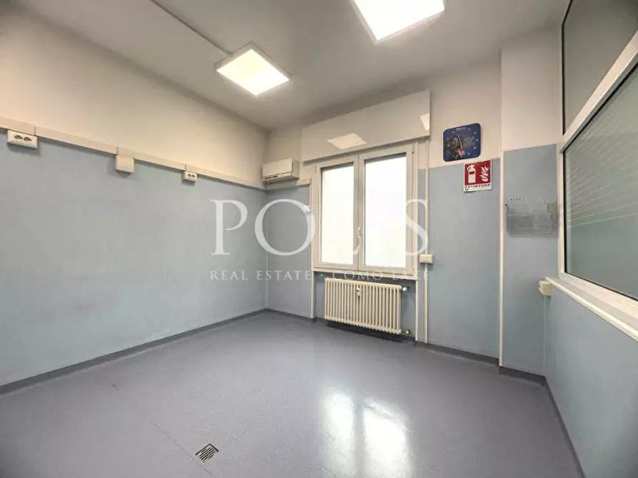 Immagine 10 di Negozio in vendita  in Via Piave a Como