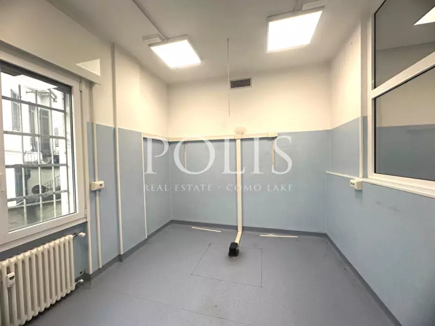 Immagine 11 di Negozio in vendita  in Via Piave a Como