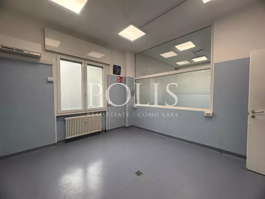 Immagine 11 di Negozio in vendita  in Via Piave a Como