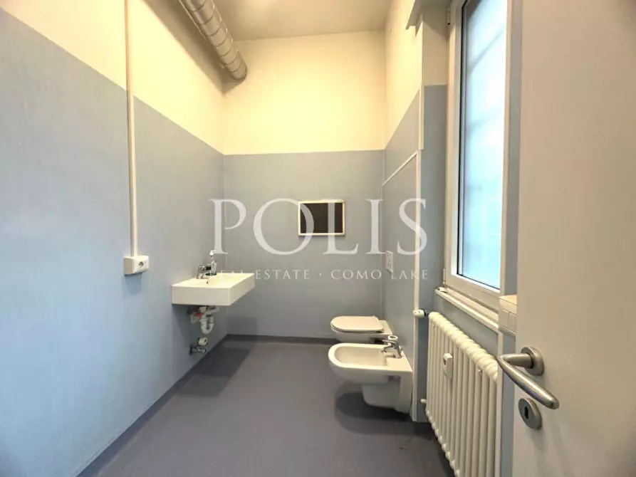 Immagine 13 di Negozio in vendita  in Via Piave a Como