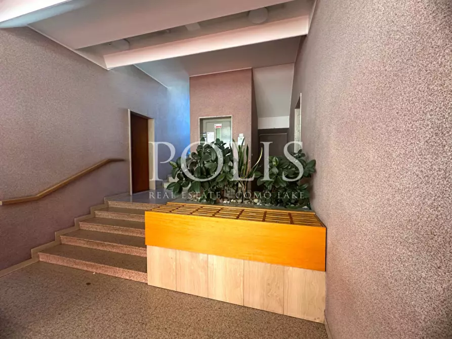 Immagine 14 di Negozio in vendita  in Via Piave a Como