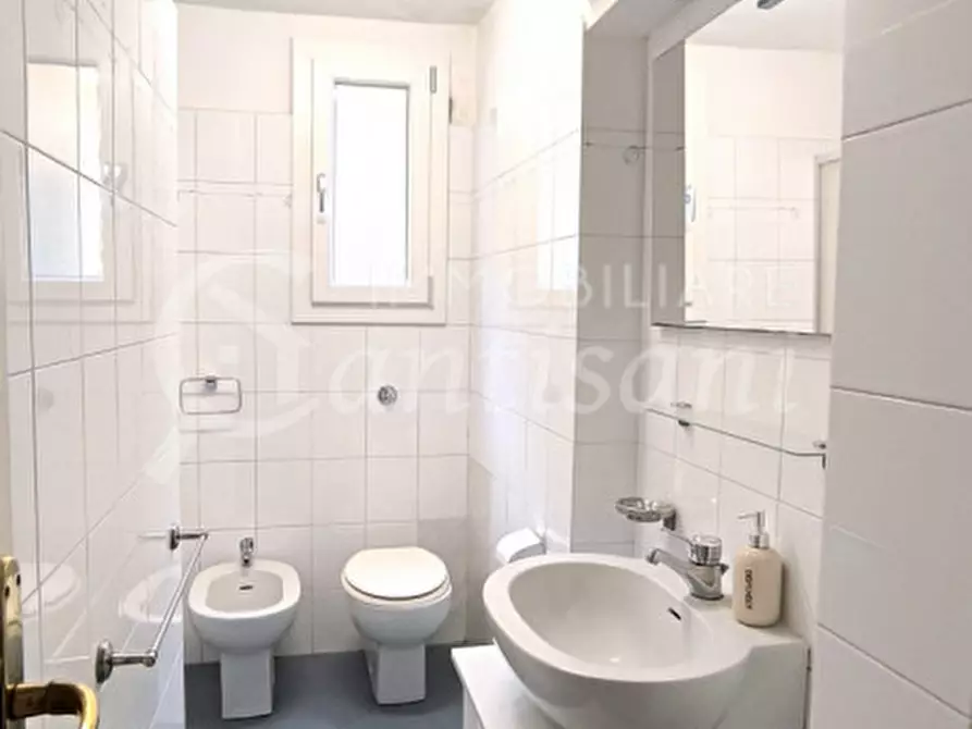 Immagine 17 di Appartamento in vendita  in Viale Francesco Petrarca a Firenze