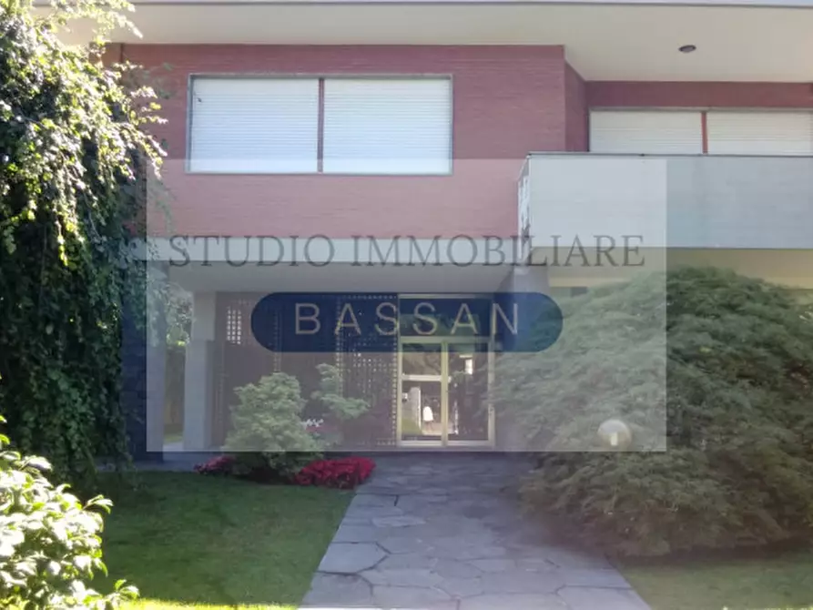 Immagine 2 di Villa in vendita  in via  Tevere 4 a Lonate Pozzolo