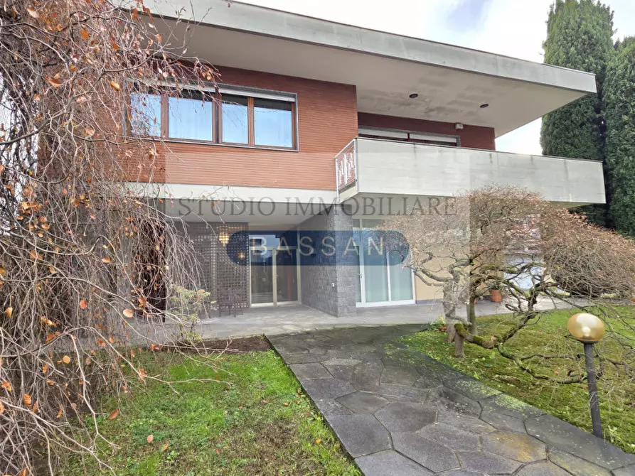 Immagine 3 di Casa indipendente in vendita  in via  Tevere 4 a Lonate Pozzolo